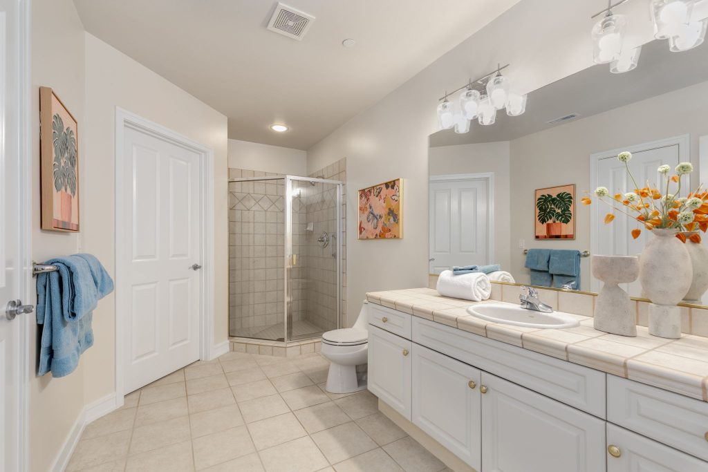 528 Lake St S Unit 101, Kirkland WA_0032