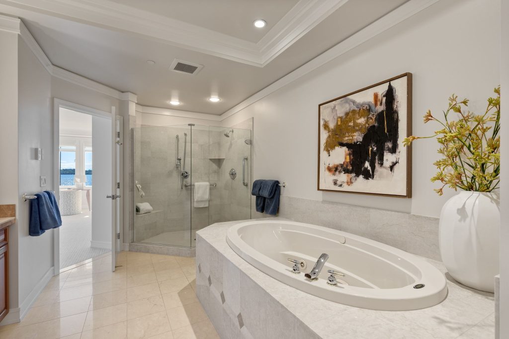528 Lake St S Unit 101, Kirkland WA_0041