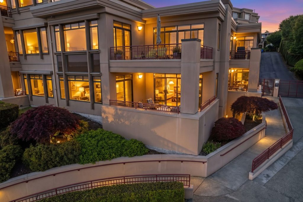 528 Lake St S Unit 101, Kirkland WA_0124